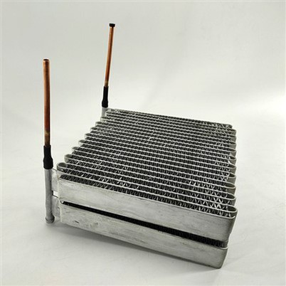 Hladilna enota, klimatska naprava, kondenzator